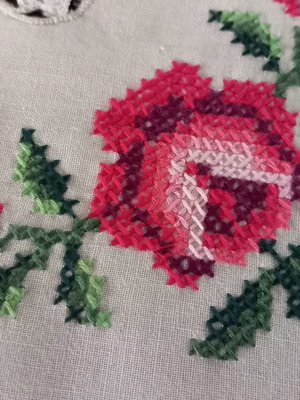 Embroidered tablecloth used with beautiful colors 0.83x0.83