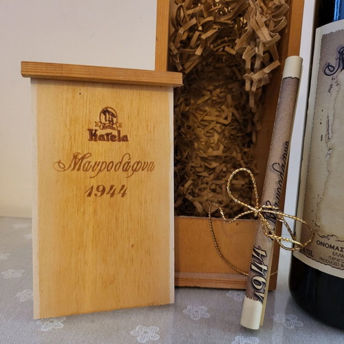 Karelas Mavrodafni 1944 new, bottle with box