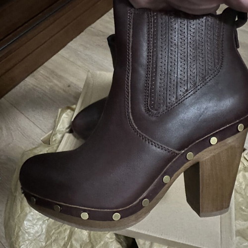 Ugg Australia leather boots size 38 new, brown