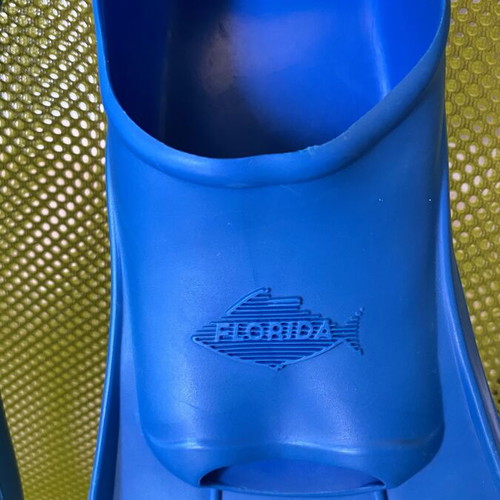 Florida blue swim fins size 26-26 like new