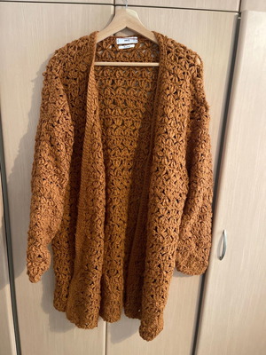 Knitted cardigan Mango in very good condition