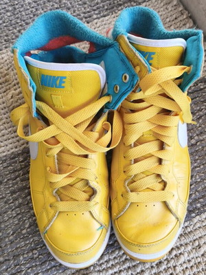 Nike leather athletic shoes like new, yellow