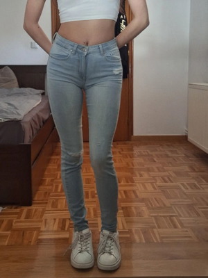 Skinny jean παντελόνι Bershka σαν καινούργιο, μπλε, νούμερο 36