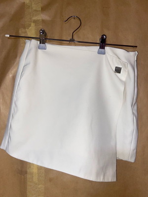 Zara skirt new, size Xs with shorts underneath