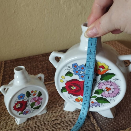Hand-painted Hungarian home decorations, set of 2, excellent condition