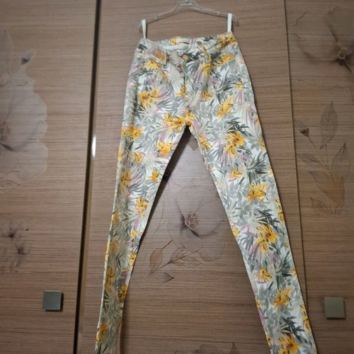 Reiko 5-pocket women's pants in colorful design, like new