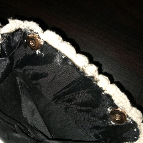 Handmade white crossbody bag like new with magnetic closure