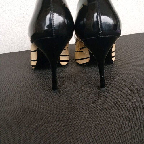 Roberto Venuti Milano Peep-Toe Patent Leather Striped Drip Heels No.37 Like New