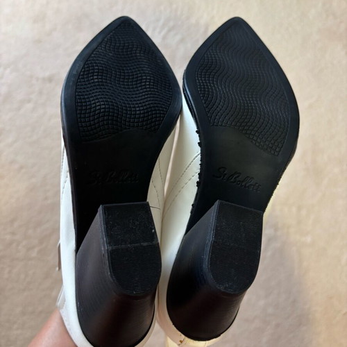 White ankle boots with side openings, brand new