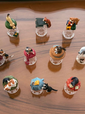 Glass thimbles with cat figurines, set of 12
