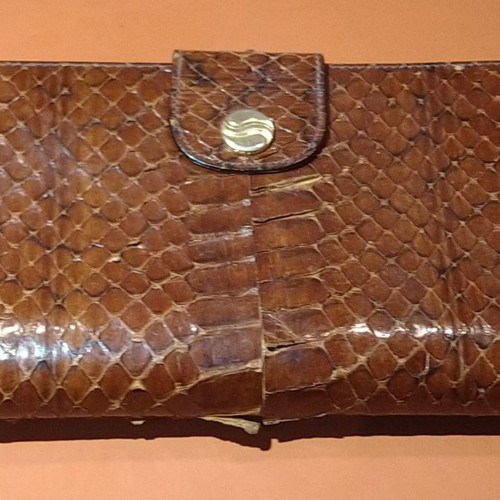 Leather women's wallet used with coin and banknote compartments