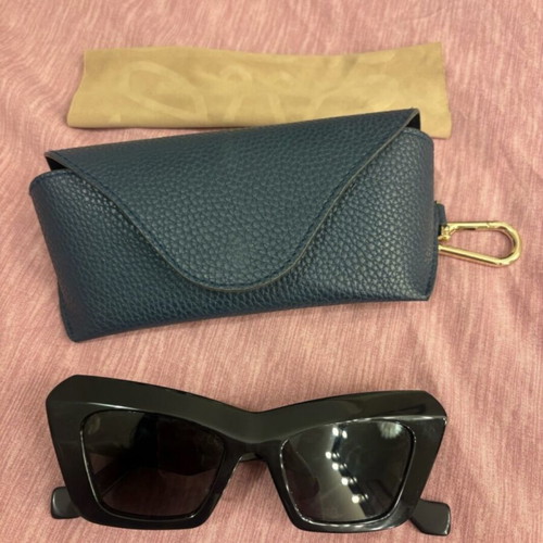 Loewe sunglasses like new, black