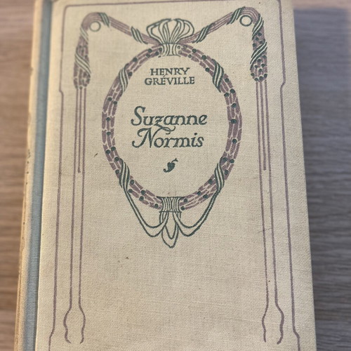 Suzanne Normis hardcover book used, French, 1905