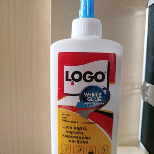 Logo glue used for paper, cardboard, crafts, wood