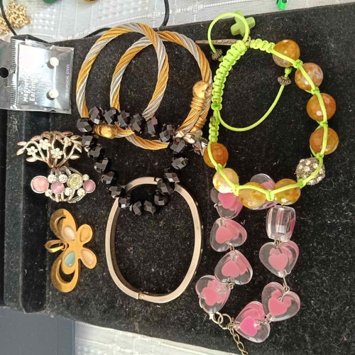 Set of 30 colorful jewelry pieces
