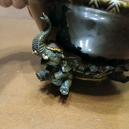 Indian vase reproduction with elephant shape like new, ceramic