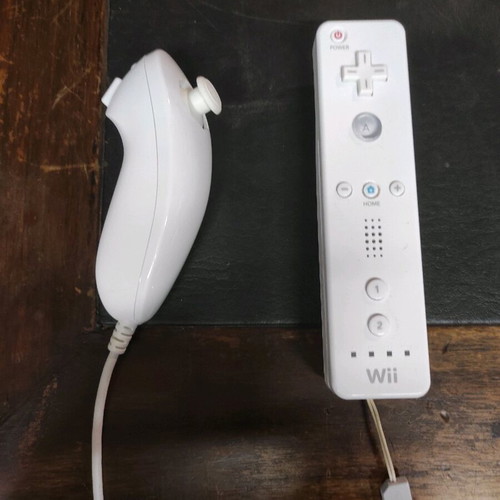 Wii controllers set used
