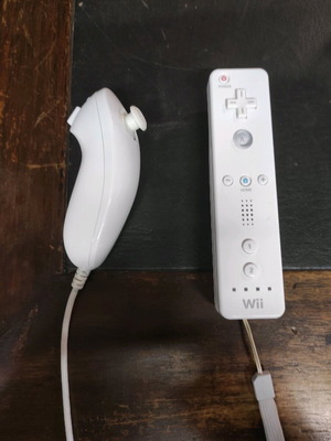 Wii controllers set used