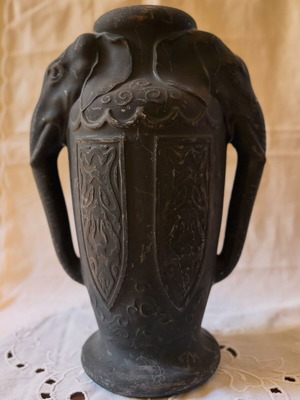 Αντίκα γερμανικό βάζο Art Nouveau Lavinite με ελέφαντες μεταχειρισμένο
