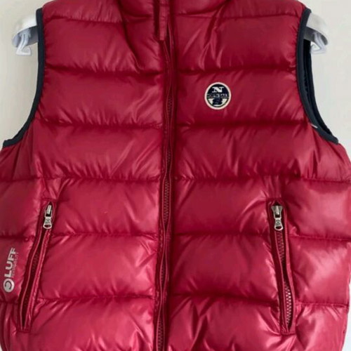 The North Sails down vest for boy 10 years like new, red