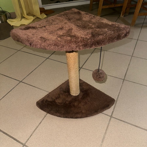 Cat Scratching Post like new, 8x18
