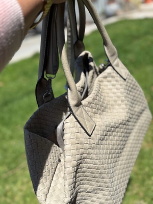 Tote bag A To Z Greek σαν καινούργιο, μεγάλη γκρι τσάντα ώμου με φερμουάρ και έξτρα λουράκι