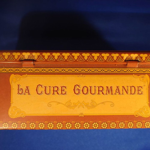 Rare French collectible Palets metal jewelry box like new