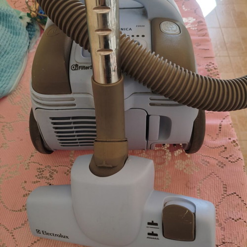 Electrolux CL23 vacuum cleaner 1600W like new