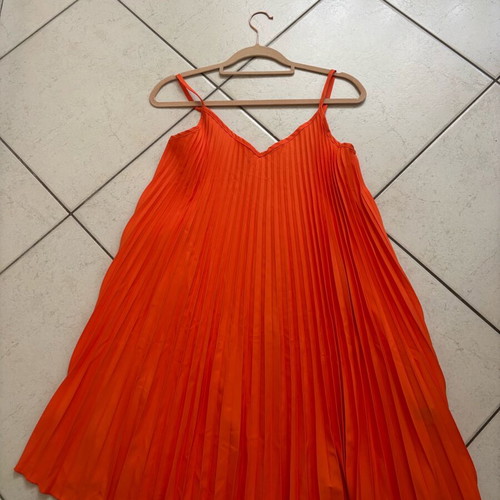 Midi dress pleated in bright orange, like new, size M