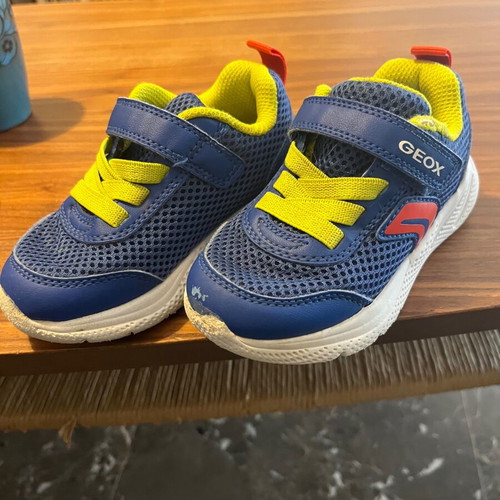 Adidas kids athletic shoes used, pack of 4, sizes 21-24