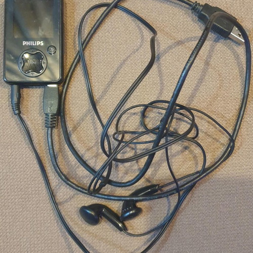 Philips GoGear SA3045/02 multimedia player used with 4GB memory