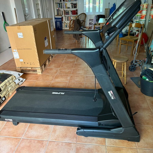 Alpine Corina DK725 treadmill used with transport option