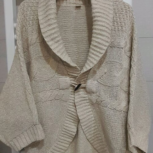 S Oliver cardigan beige like new, knitted with button