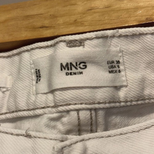 Jean Mango white used crop pants with slim waist and wide legs