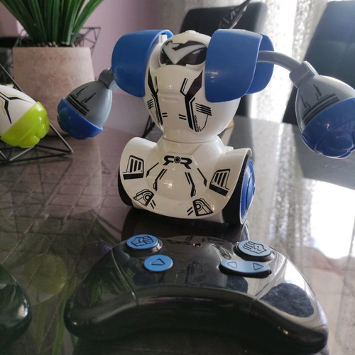 Electronic set 2 Robo Kombat robots used with sounds and movements