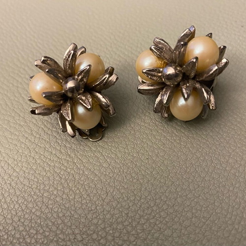 Vintage earrings with clip used