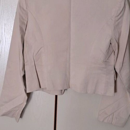 Anna Riska Cropped Slim Fit Blazer Size M like new, beige
