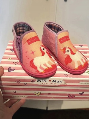 Mini Max Unicorn Anatomical Children's Slippers like new, pink