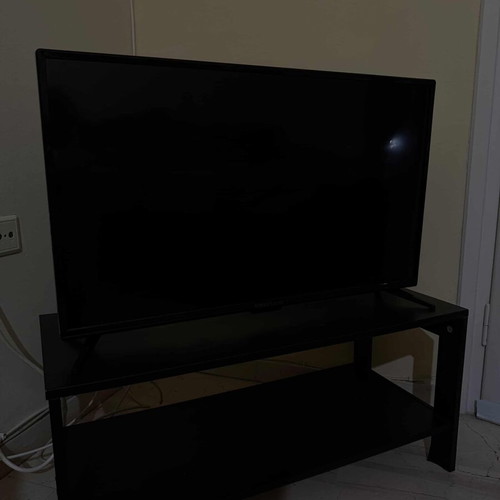 Hyundai TV 28 inch LED HD Ready Smart TV like new