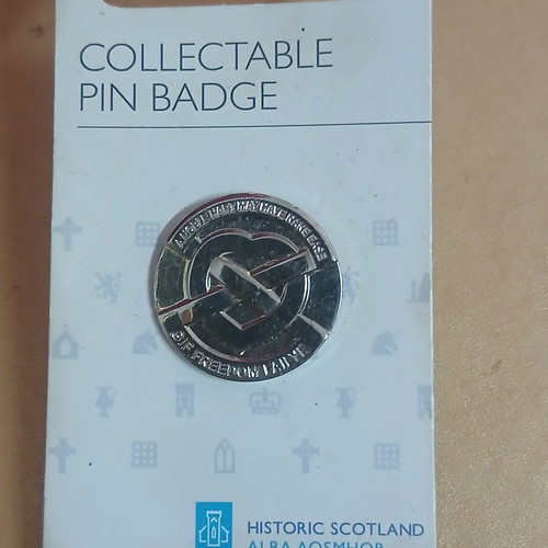 Collectable pin badge from Historic Scotland, new, silver color