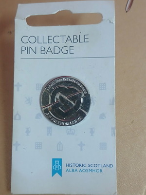Collectable pin badge from Historic Scotland, new, silver color