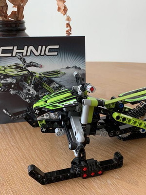 LEGO TECHNIC 42021 SNOWMOBILE
