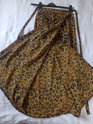 Long animal print wrap skirt new, size M, 100% viscose
