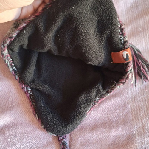Knit hat like new very warm with lining