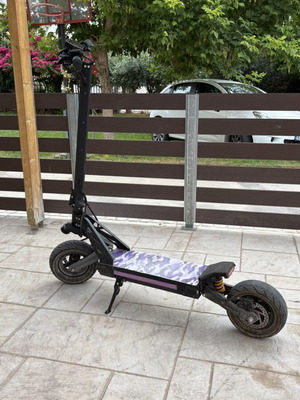 Electric Scooter used with 11-inch wheels and tubeless tires