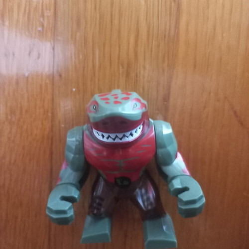 Figure set with moving hands and mouth, like new, 2 pieces