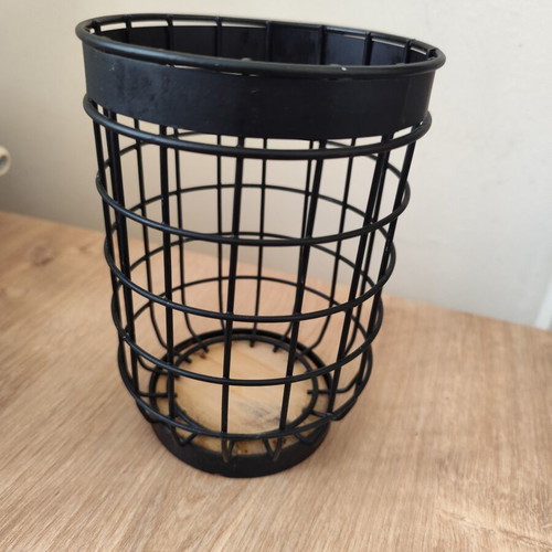 Round metal organizer case used