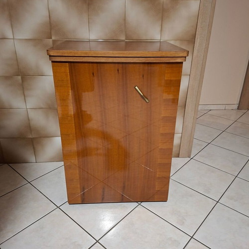 Singer sewing machine with cabinet