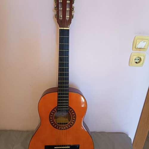 Classical guitar 3/4 size for beginners and students