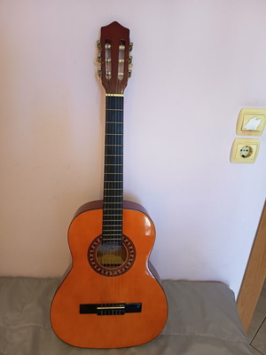 Classical guitar 3/4 size for beginners and students
